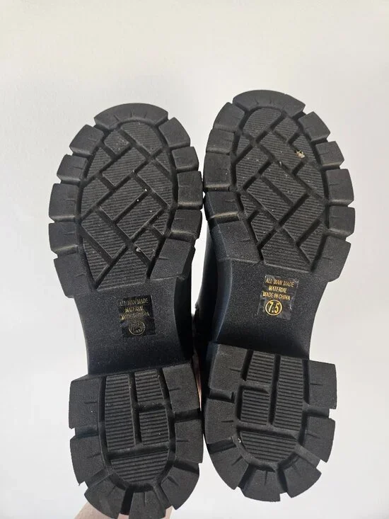 Soda Women's Faux Leather Chelsea Pull On Lug Ankle Boots Size 7.5 - Picture 10 of 10